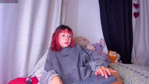 Snapshot of dafnne__hall chatting on 05.14.26 Dafnne online show from 05.14.26