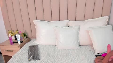  Dahiana   online show from 01.20.25