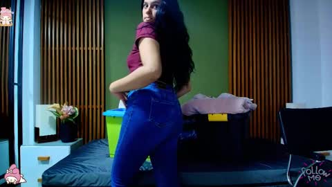  Dahiana  online show from 02.22.25