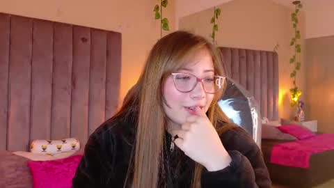 Snapshot of dahlia_rousse chatting on 06.17.26 Dahlia online show from 06.17.26