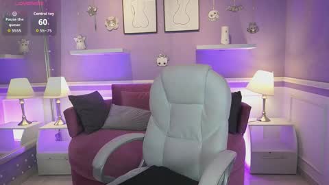 Snapshot of dahliagraey chatting on 10.27.25 Dahlia Grey online show from 10.27.25