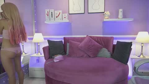 Snapshot of dahliagraey chatting on 11.12.25 Dahlia Grey online show from 11.12.25