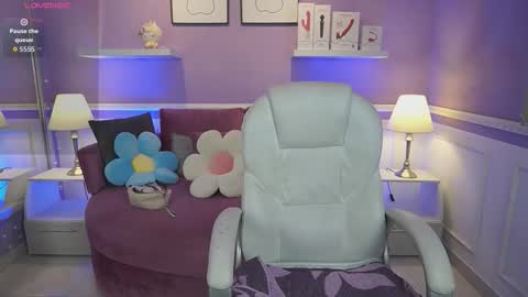 Snapshot of dahliagraey chatting on 11.24.25 Dahlia Grey online show from 11.24.25