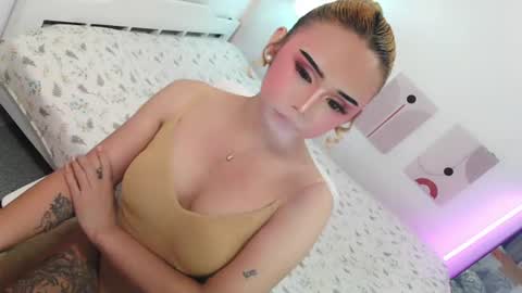 Snapshot of dahliea69 chatting on 07.23.26 EILLEH online show from 07.23.26