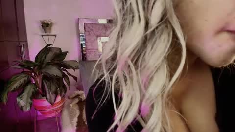 dahnia_cruz online show from 04.17.26