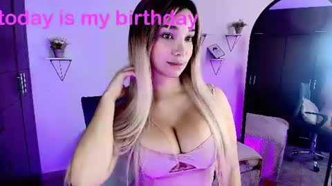 dahnia_cruz online show from 07.07.26