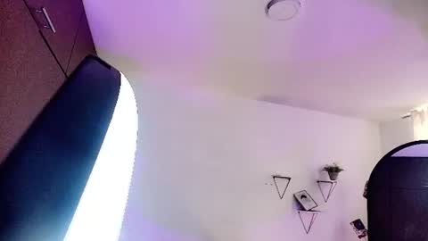 dahnia_cruz online show from 08.03.26