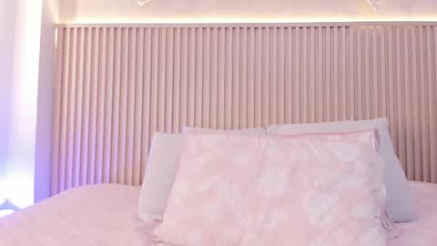 Snapshot of daiana_curly chatting on 10.25.25 Daiana online show from 10.25.25