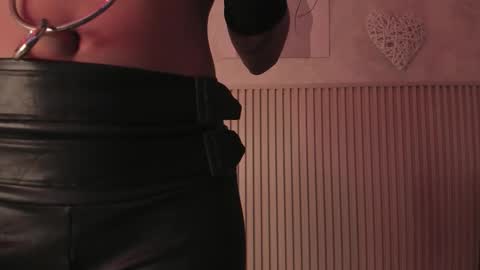 Snapshot of daiana_curly chatting on 10.30.25 Daiana online show from 10.30.25