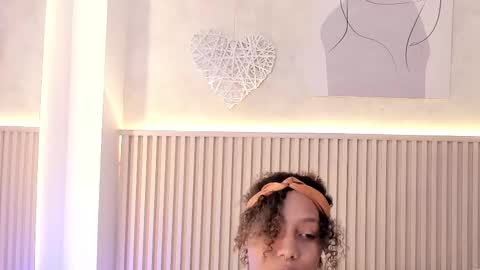 Snapshot of daiana_curly chatting on 11.16.25 Daiana online show from 11.16.25