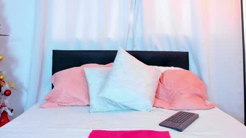 Daila Smith  online show from 12.23.24