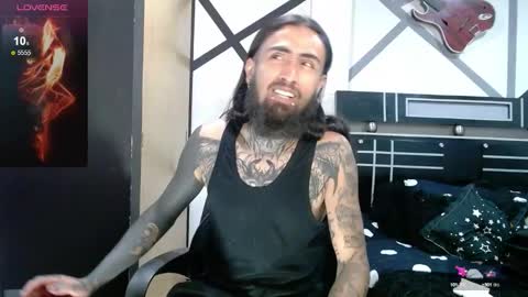 Snapshot of daimon_rock01 chatting on 10.15.25 felipe online show from 10.15.25