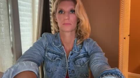 Snapshot of daisy9kat chatting on 11.12.25 Daisy137 online show from 11.12.25