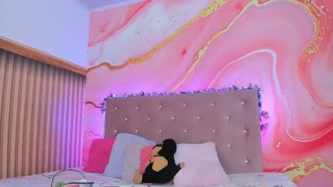 Snapshot of daisy__rose chatting on 02.18.25 Dai online show from 02.18.25