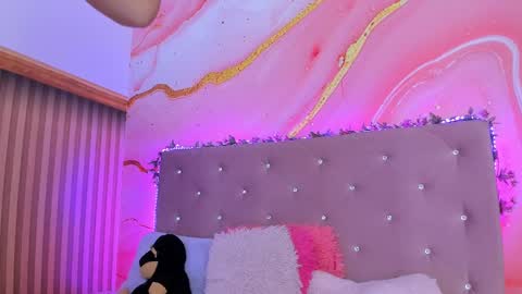 Snapshot of daisy__rose chatting on 02.19.25 Dai online show from 02.19.25