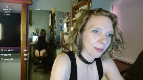Snapshot of daisy_lovely chatting on 10.20.25 daisy_lovely online show from 10.20.25