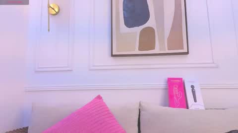 Daisy Price online show from 06.05.26
