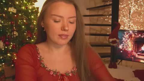 Snapshot of daisy_stacey chatting on 12.22.25 Stacey online show from 12.22.25