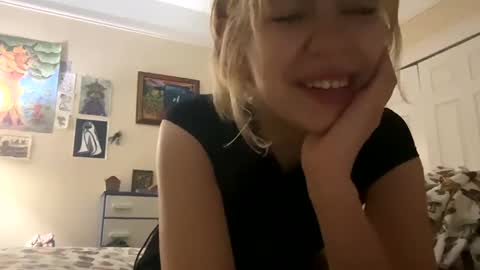Snapshot of daisybaby699 chatting on 01.12.25 DaisyB3 online show from 01.12.25