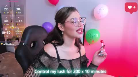 Snapshot of dakhota_rouge chatting on 11.25.25 Dakhota online show from 11.25.25