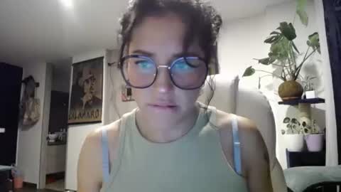 IG  dakotasofiaa online show from 12.17.24