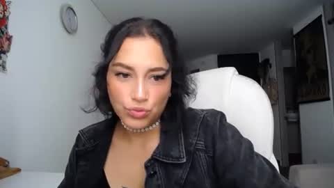 IG  dakotasofiaa online show from 01.18.25