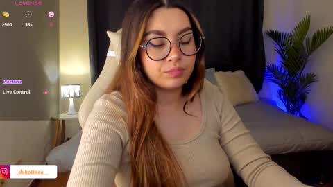 dakottaa__ online show from 10.21.25