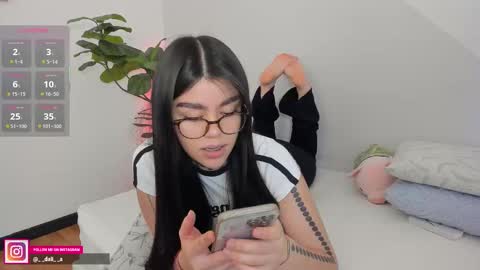 Snapshot of daliapunkt chatting on 10.27.25 Dalia online show from 10.27.25