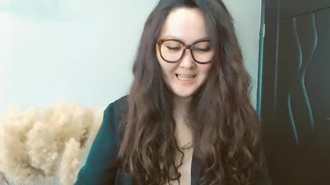 Snapshot of dalidayes chatting on 12.26.24 Dali online show from 12.26.24