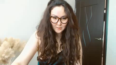 Snapshot of dalidayes chatting on 02.22.25 Dali online show from 02.22.25