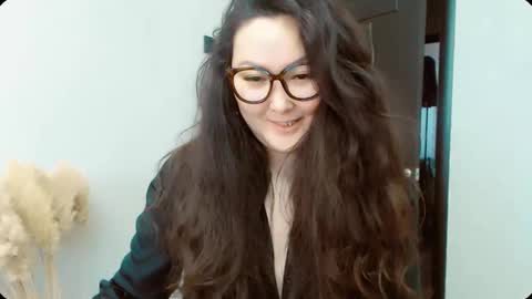 Snapshot of dalidayes chatting on 12.20.25 Dali online show from 12.20.25