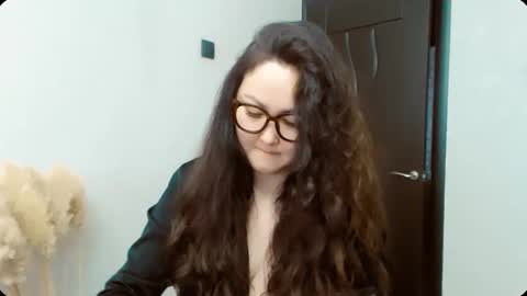 Snapshot of dalidayes chatting on 12.21.25 Dali online show from 12.21.25