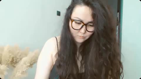 Snapshot of dalidayes chatting on 02.21.26 Dali online show from 02.21.26