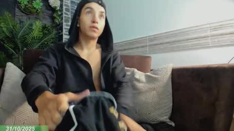 Snapshot of dallen_grant chatting on 10.31.25 Dallen Grant online show from 10.31.25