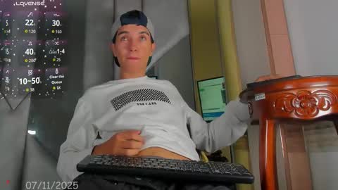 Snapshot of dallen_grant chatting on 11.07.25 Dallen Grant online show from 11.07.25