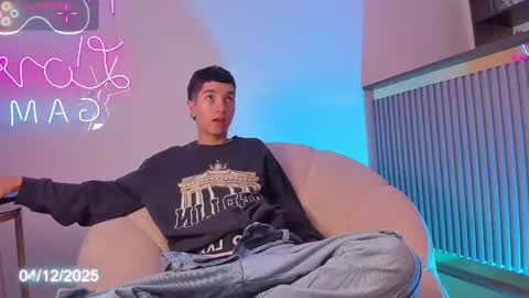 Snapshot of dallen_grant chatting on 12.04.25 Dallen Grant online show from 12.04.25