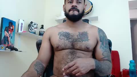 Snapshot of damian64436171 chatting on 11.14.25 damian64436171 online show from 11.14.25