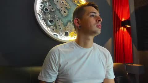 Snapshot of damian__oliver chatting on 12.12.24 Damian Oliver online show from 12.12.24