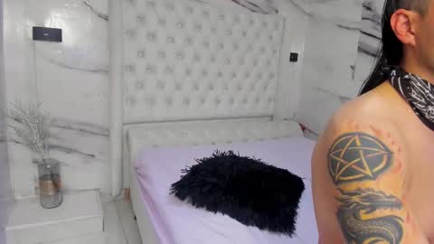 Snapshot of damian_and_tiana chatting on 02.27.25 damian_and_tiana online show from 02.27.25