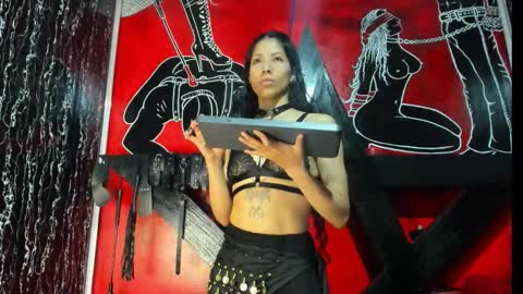 Snapshot of damian_and_tiana chatting on 10.31.25 damian_and_tiana online show from 10.31.25