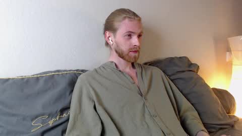 Snapshot of damien_diamond chatting on 09.18.25 damien_diamond online show from 09.18.25