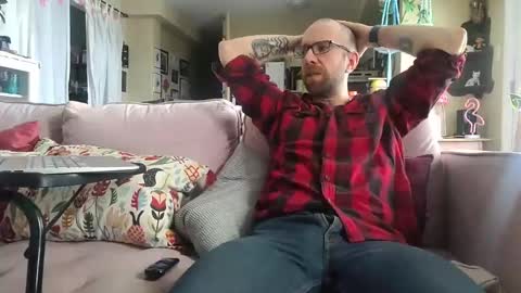 Snapshot of damien_mace chatting on 12.24.24 damien_mace online show from 12.24.24