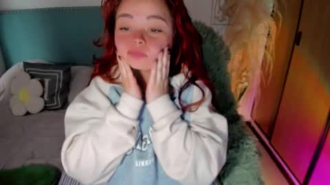 Snapshot of damn_that_booty chatting on 09.18.25 Criss online show from 09.18.25