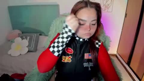 Snapshot of damn_that_booty chatting on 11.08.25 Criss online show from 11.08.25