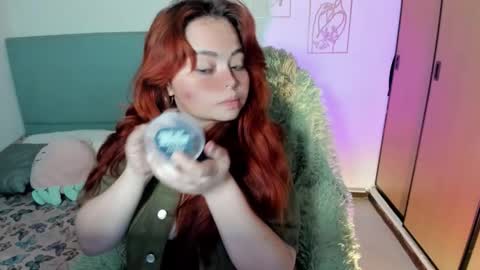 Snapshot of damn_that_booty chatting on 11.23.25 Criss online show from 11.23.25