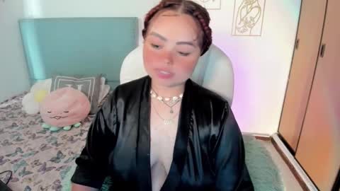 Snapshot of damn_that_booty chatting on 12.04.25 Criss online show from 12.04.25