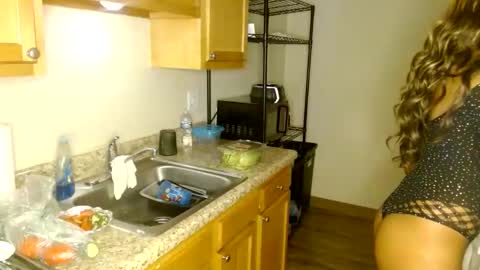 Snapshot of damnnova1 chatting on 11.11.25 Nova online show from 11.11.25