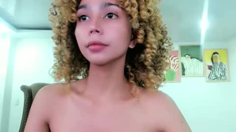 Snapshot of damnperfectxx chatting on 09.19.25 damnperfectxx online show from 09.19.25