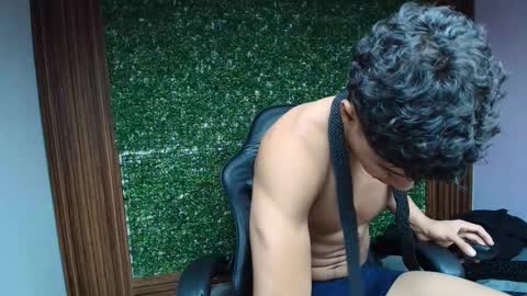 Snapshot of damon_sw chatting on 12.14.25 damon online show from 12.14.25