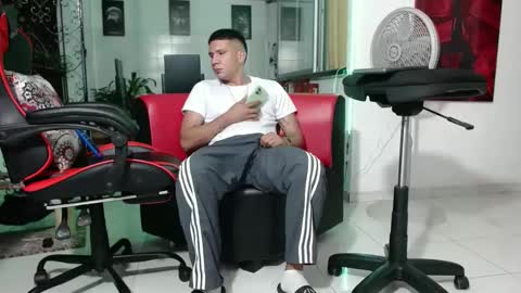 Snapshot of damyan_2003 chatting on 12.22.24 damyan_2003 online show from 12.22.24